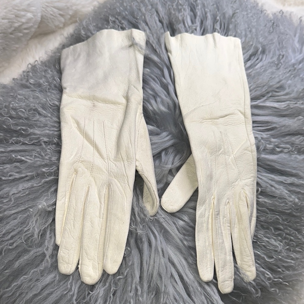 Vintage unworn romantic Fownes white doeskin cream leather size 6-3 New